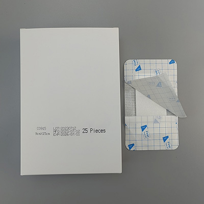 Pansement adhésif non tissé